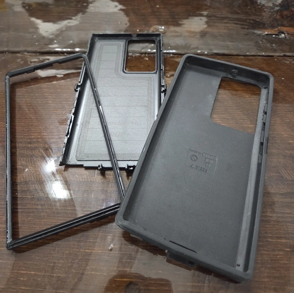OtterBox Defender Series Black Phone Snap Protector Case with Frame S22 Ultra